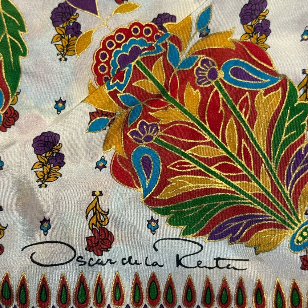 Oscar de la Renta Vintage Floral Silk Scarf Accessory Street made in Japan